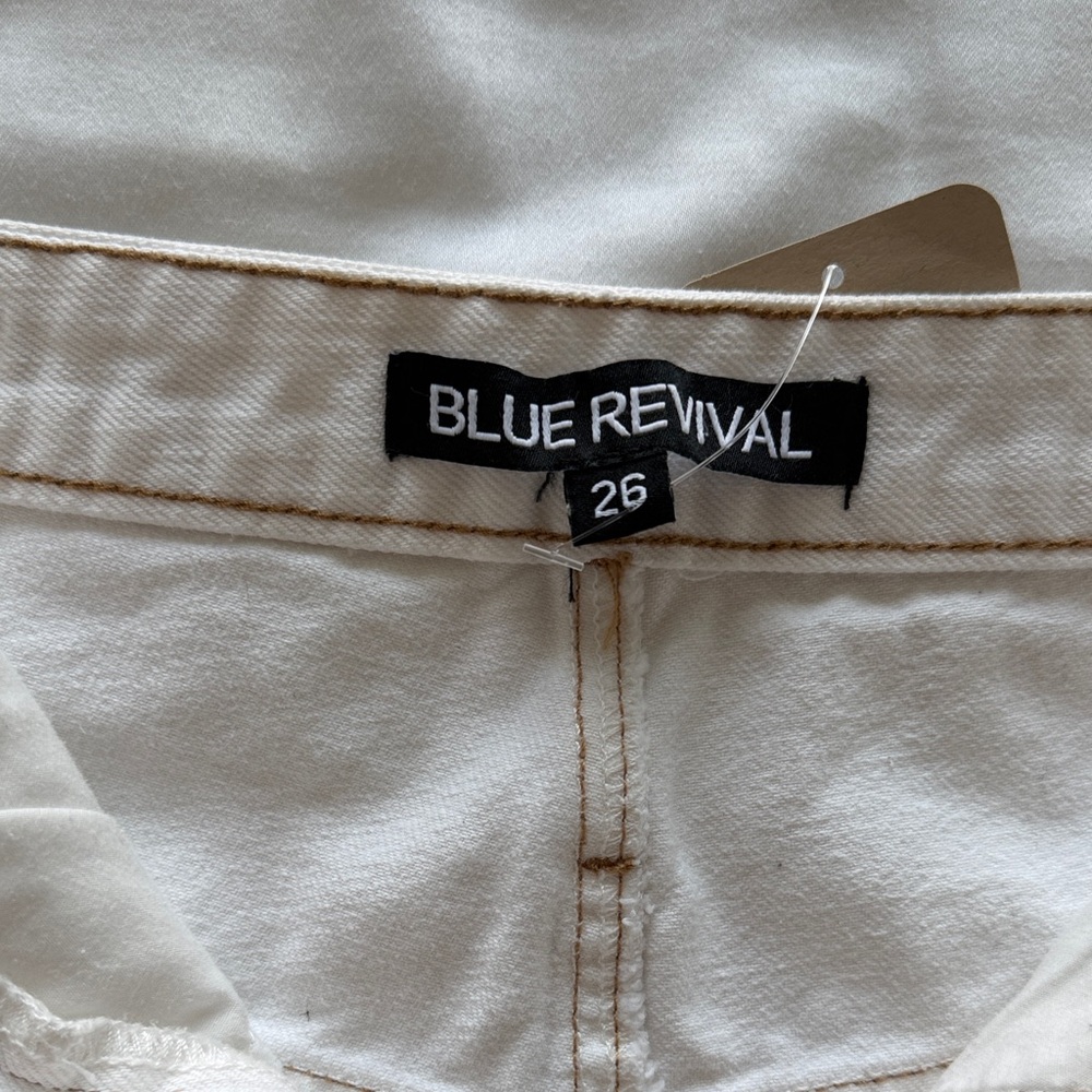 Women’s Cream Frayed Hem Denim Shorts - Picture 2 of 3